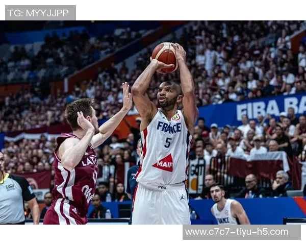 戈贝尔半场压哨补篮被判干扰球无效挑战成功引发热议