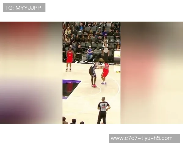 锡安称赞文班防守能力强调冲击篮下时需做出明智选择 锡安称赞文班防守能力强调冲击篮下时需做出明智选择